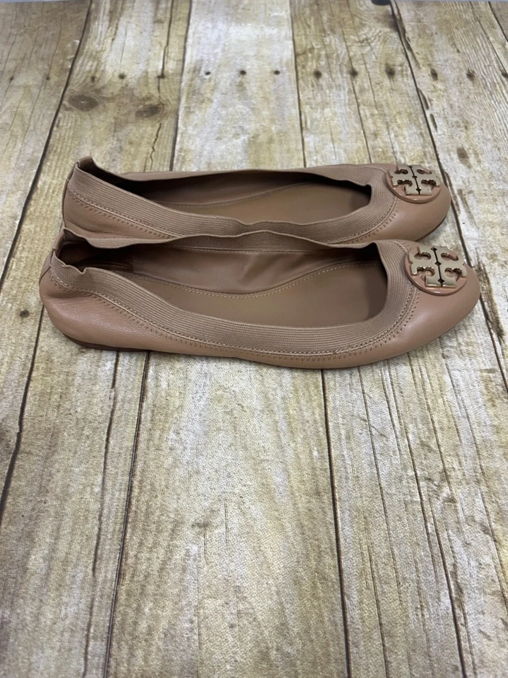 Tory Burch Women's Nude Leather Ballet Flats with Gold Emblem size 6.5